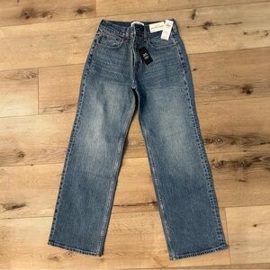 NWT Abercrombie & Fitch 90s Relaxed Jeans Size 27 S